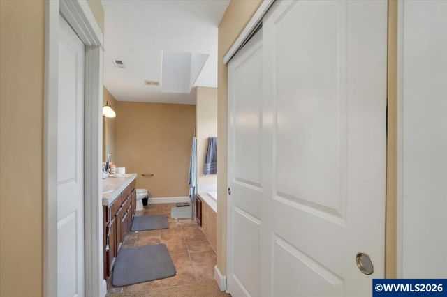 1340 West Meadows Dr NW, Salem, OR 97304