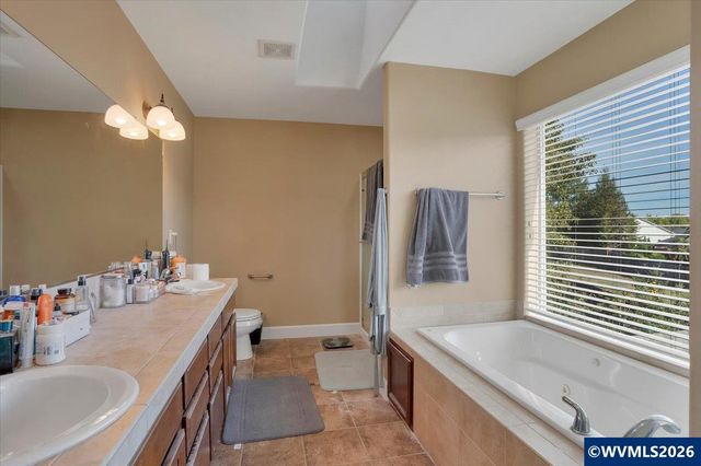 1340 West Meadows Dr NW, Salem, OR 97304