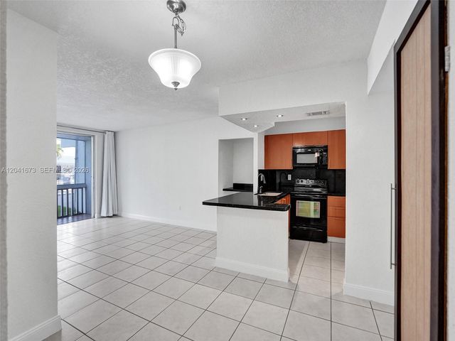 6705 NW 169th Street C112, Hialeah, FL 33015