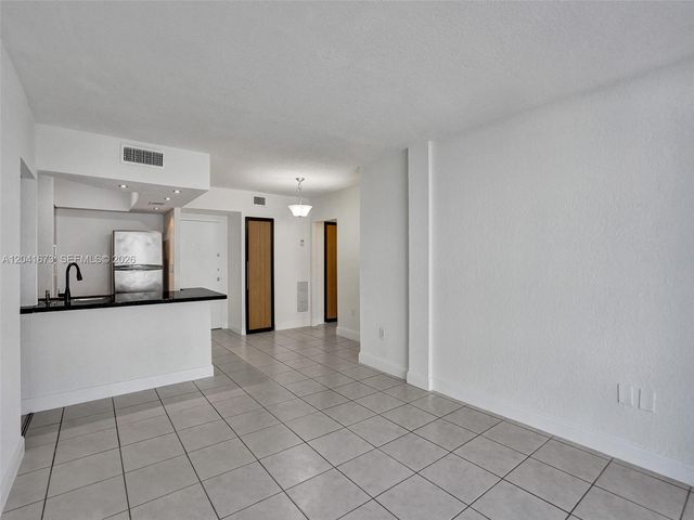 6705 NW 169th Street C112, Hialeah, FL 33015