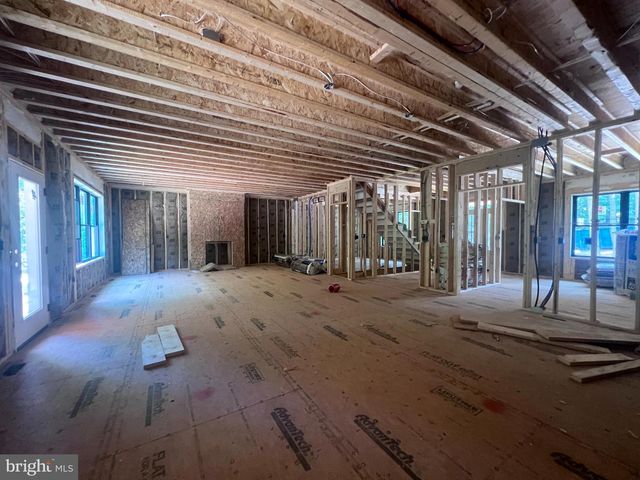 1163 KUHN RD, Boiling Springs, PA 17007