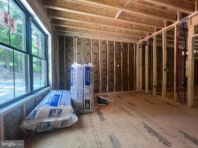 1163 KUHN RD, Boiling Springs, PA 17007