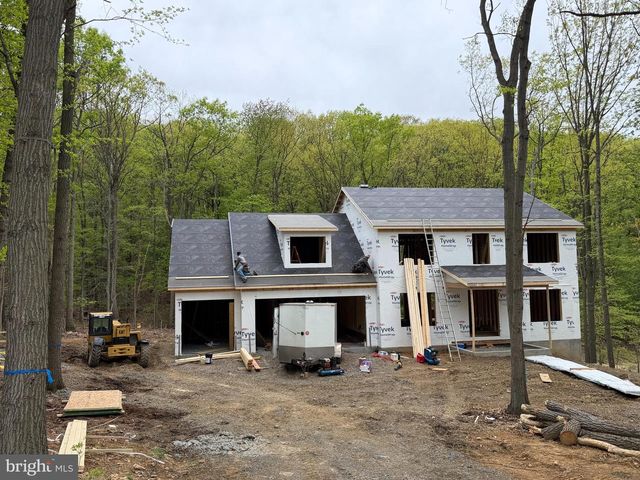 1163 KUHN RD, Boiling Springs, PA 17007