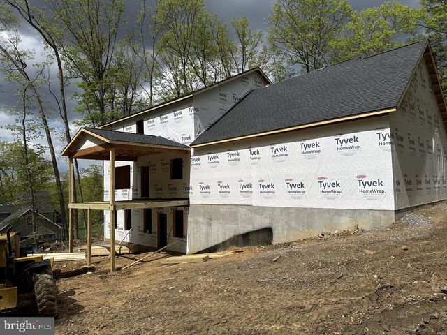1163 KUHN RD, Boiling Springs, PA 17007