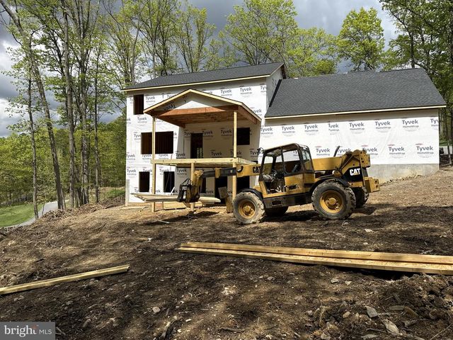 1163 KUHN RD, Boiling Springs, PA 17007