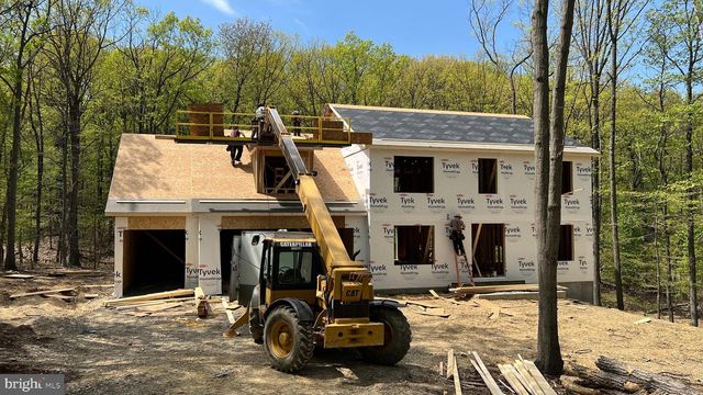 1163 KUHN RD, Boiling Springs, PA 17007