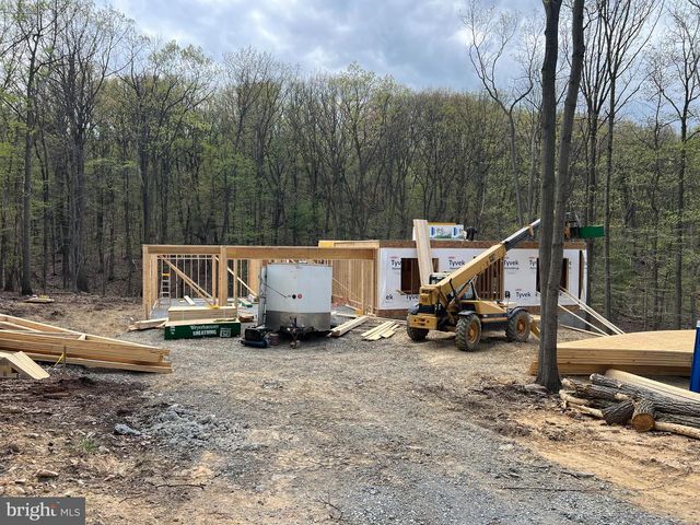 1163 KUHN RD, Boiling Springs, PA 17007