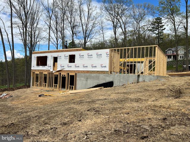 1163 KUHN RD, Boiling Springs, PA 17007