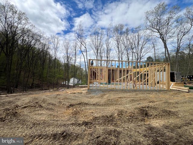 1163 KUHN RD, Boiling Springs, PA 17007