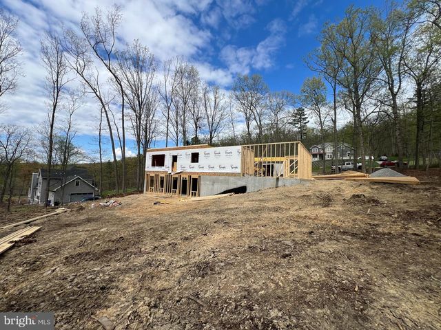1163 KUHN RD, Boiling Springs, PA 17007