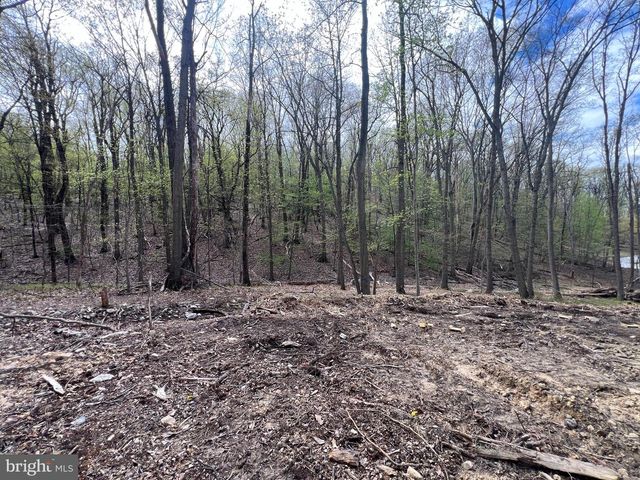 1163 KUHN RD, Boiling Springs, PA 17007