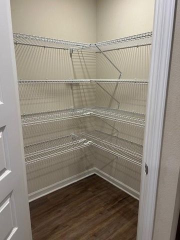 1718 Calgary Drive W, Mobile, AL 36695