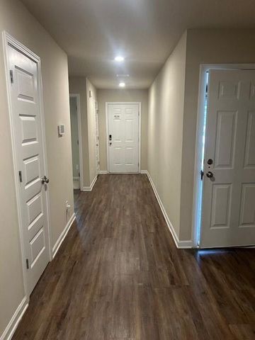 1718 Calgary Drive W, Mobile, AL 36695