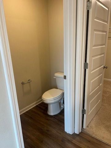 1718 Calgary Drive W, Mobile, AL 36695