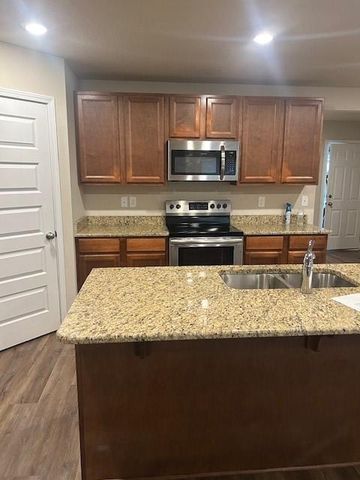 1718 Calgary Drive W, Mobile, AL 36695