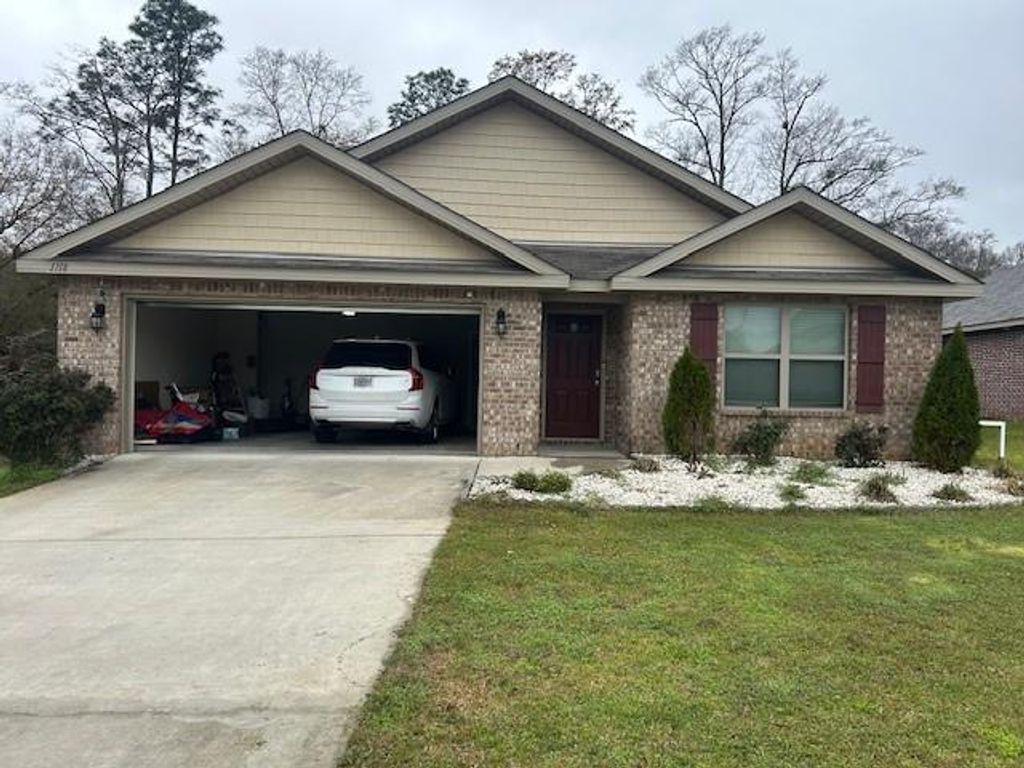 1718 Calgary Drive W, Mobile, AL 36695