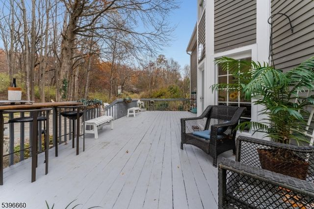 6 Fawn Ridge Rd, Clinton Twp., NJ 08833