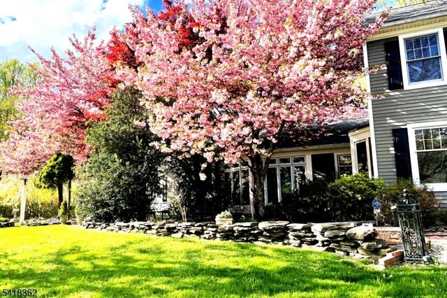 6 Fawn Ridge Rd, Clinton Twp., NJ 08833