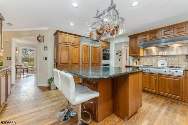 6 Fawn Ridge Rd, Clinton Twp., NJ 08833