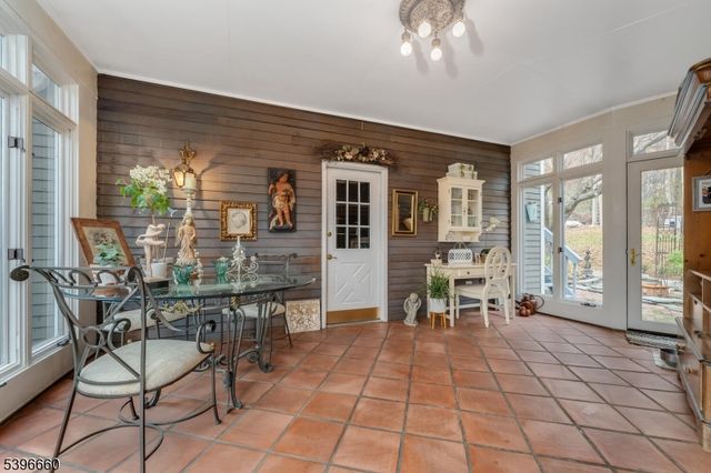 6 Fawn Ridge Rd, Clinton Twp., NJ 08833