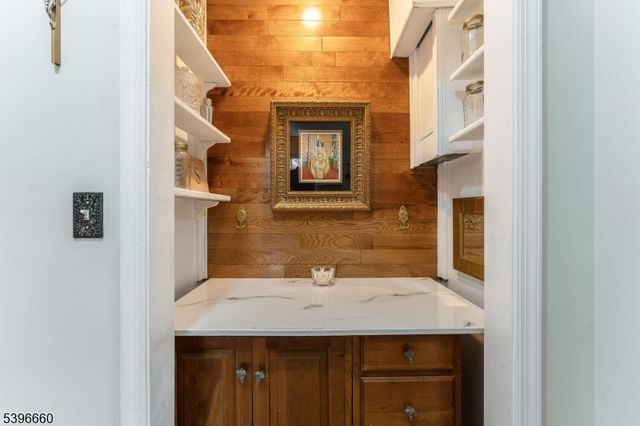 6 Fawn Ridge Rd, Clinton Twp., NJ 08833