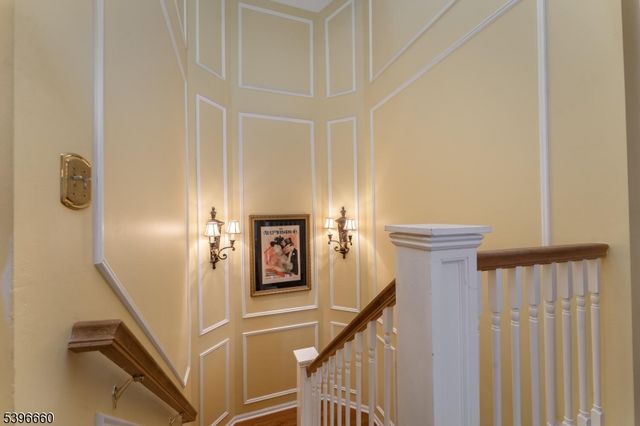 6 Fawn Ridge Rd, Clinton Twp., NJ 08833