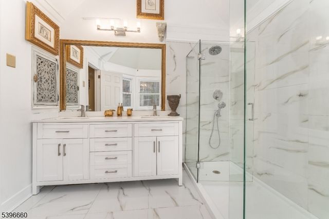 6 Fawn Ridge Rd, Clinton Twp., NJ 08833