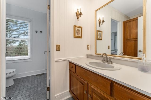 6 Fawn Ridge Rd, Clinton Twp., NJ 08833