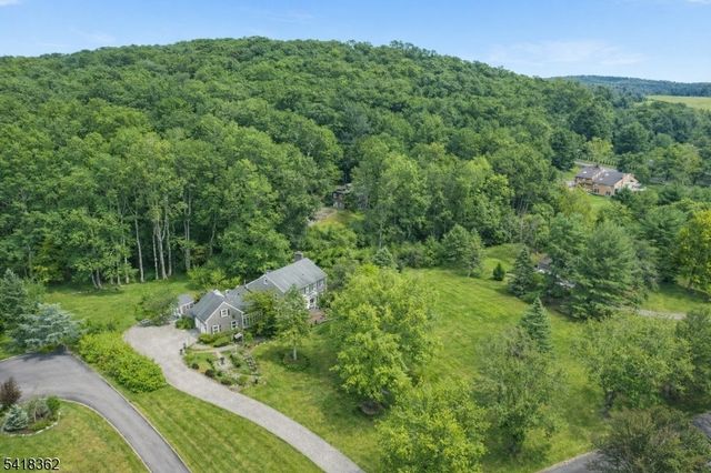 6 Fawn Ridge Rd, Clinton Twp., NJ 08833