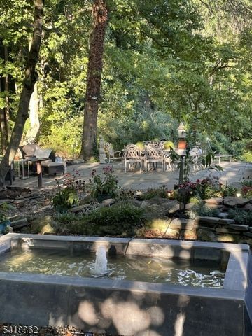 6 Fawn Ridge Rd, Clinton Twp., NJ 08833