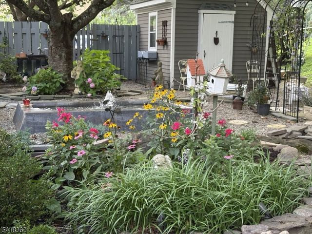 6 Fawn Ridge Rd, Clinton Twp., NJ 08833