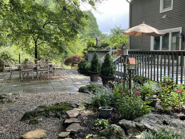 6 Fawn Ridge Rd, Clinton Twp., NJ 08833