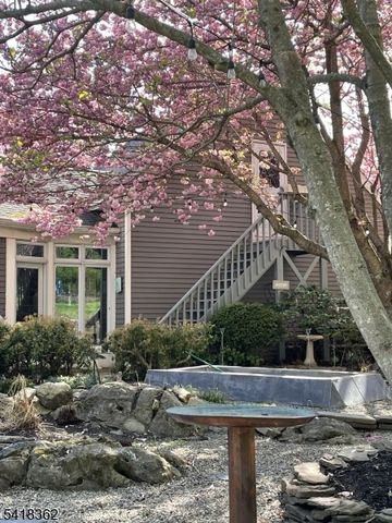 6 Fawn Ridge Rd, Clinton Twp., NJ 08833