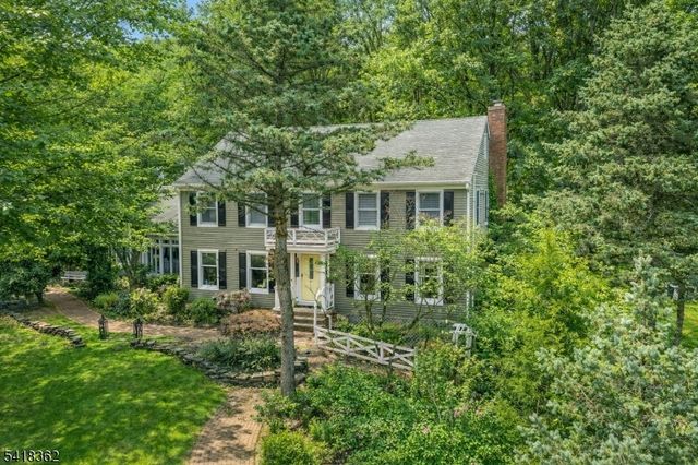 6 Fawn Ridge Rd, Clinton Twp., NJ 08833