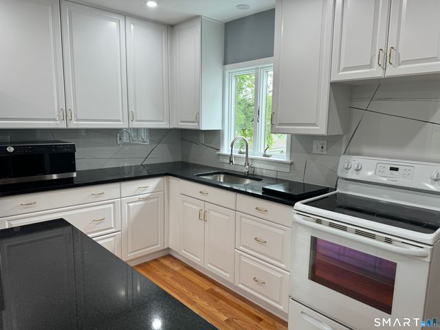 11 Maple Street 2, Trumbull, CT 06611