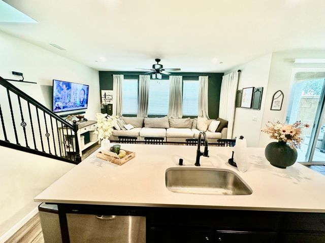 905 Wishon Avenue W, Madera, CA 93636