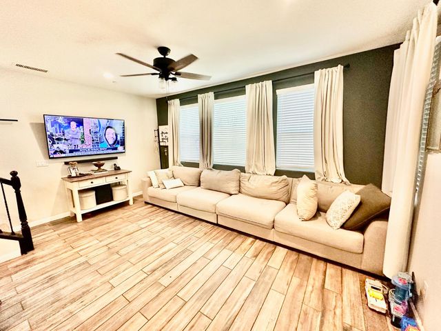 905 Wishon Avenue W, Madera, CA 93636