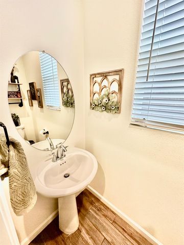 905 Wishon Avenue W, Madera, CA 93636