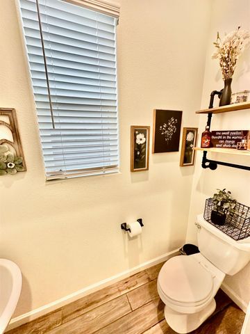 905 Wishon Avenue W, Madera, CA 93636