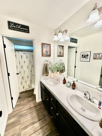 905 Wishon Avenue W, Madera, CA 93636