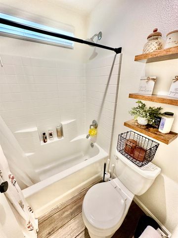 905 Wishon Avenue W, Madera, CA 93636