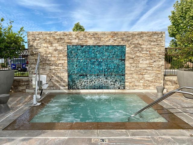 905 Wishon Avenue W, Madera, CA 93636