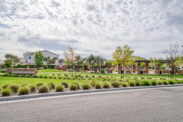 905 Wishon Avenue W, Madera, CA 93636