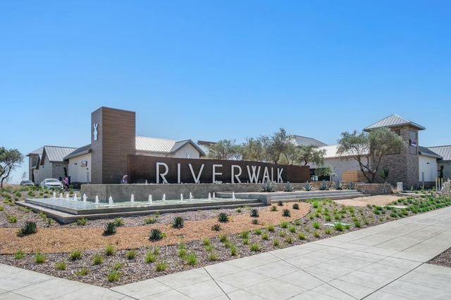 905 Wishon Avenue W, Madera, CA 93636