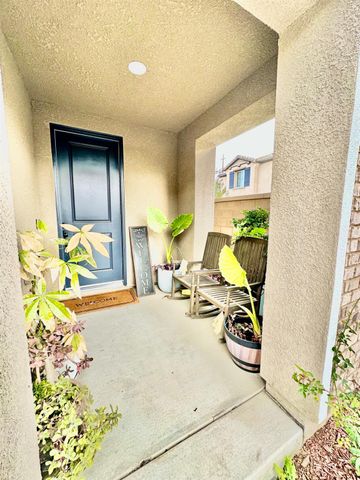 905 Wishon Avenue W, Madera, CA 93636