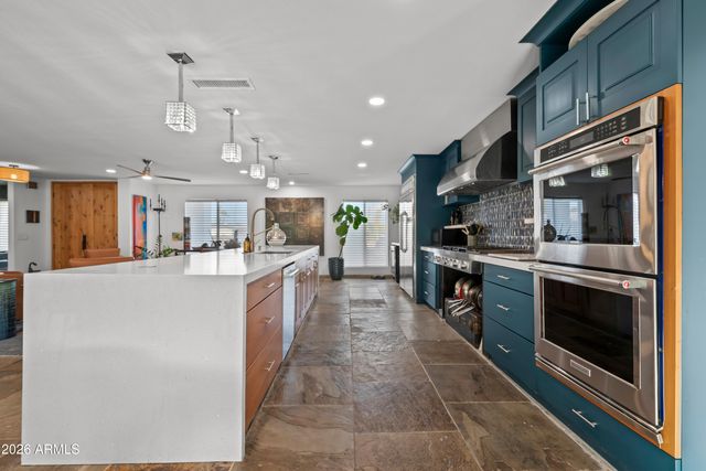 3501 E CANNON Drive, Phoenix, AZ 85028