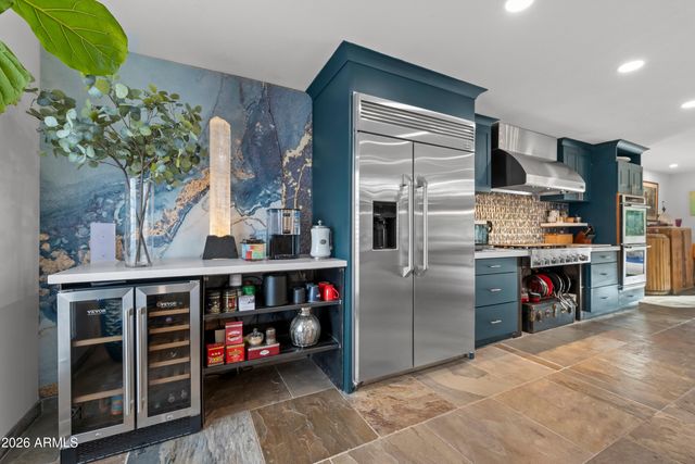 3501 E CANNON Drive, Phoenix, AZ 85028