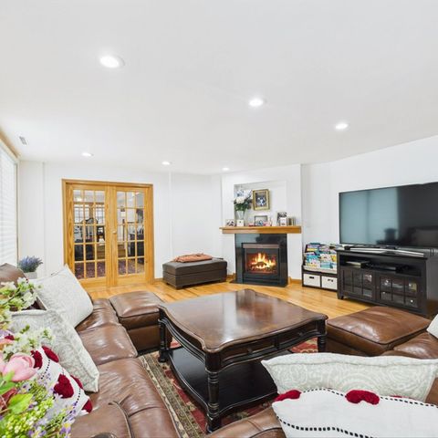 2611 Walnut Avenue, Evanston, IL 60201