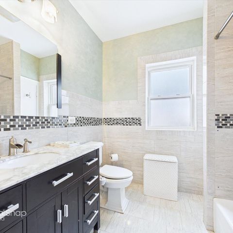 2611 Walnut Avenue, Evanston, IL 60201