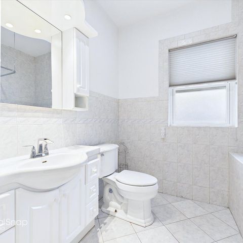 2611 Walnut Avenue, Evanston, IL 60201